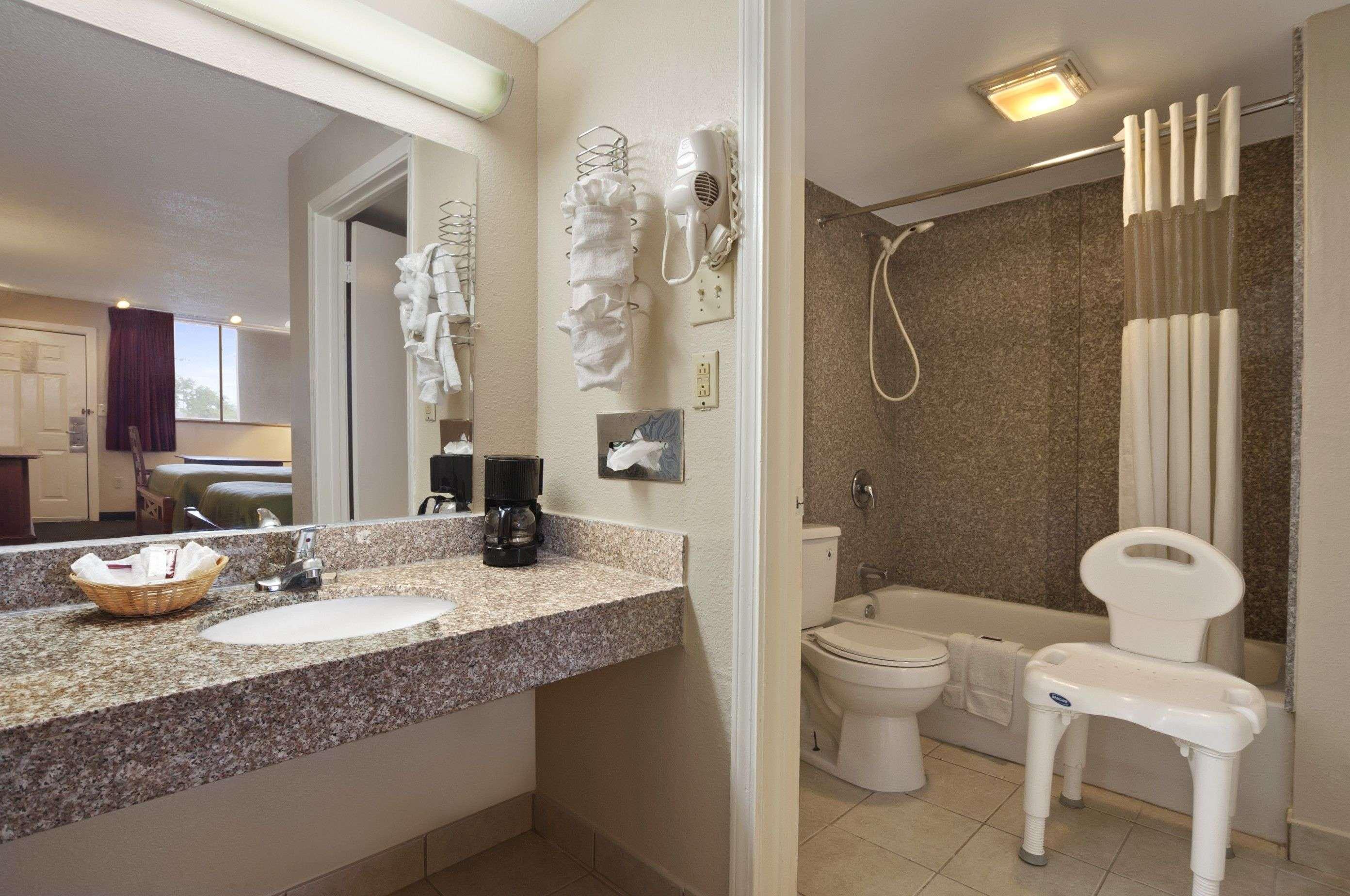 Travelodge By Wyndham New Orleans Harvey Hotel Buitenkant foto