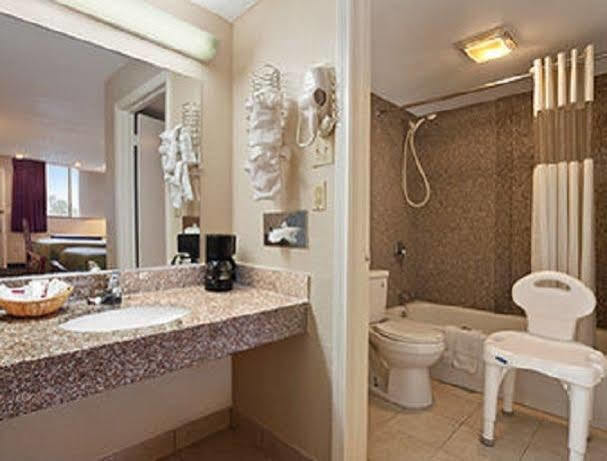 Travelodge By Wyndham New Orleans Harvey Hotel Buitenkant foto